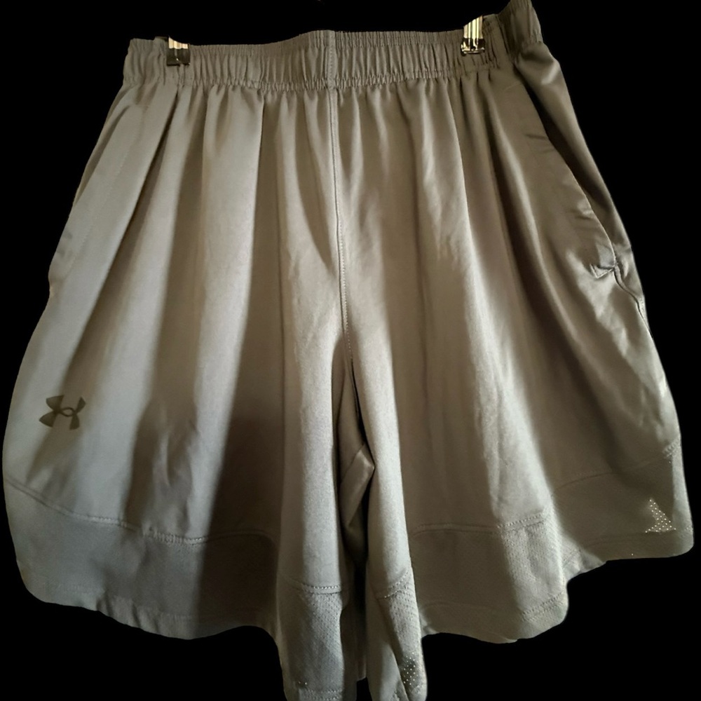 Under Armour Mens Loose Workout Shorts Size M Gray Silver